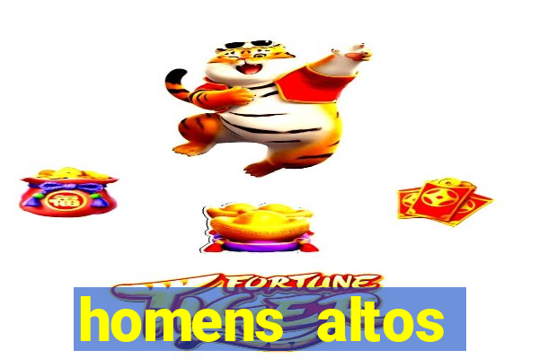 homens altos sarados pelados