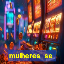 mulheres se exibindo ao vivo